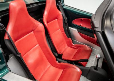 Louts Elise S1 VVC MMC grün Metallic Innenraum rote Sitze