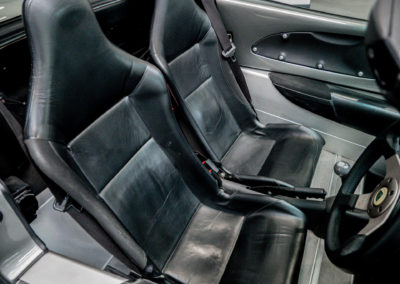 Lotus Elise 111S grau metallic Innenraum schwarze Ledersitze