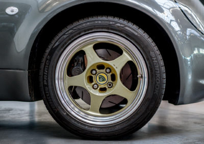 Lotus Elise 111S grau metallic Detail Reifen und Felge