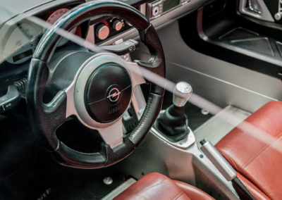 Opel Speedster schwarz Innenraum Detail Lenkrad