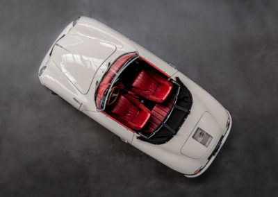 Volkswagen Beck Speedster Cabrio von oben fotografiert rote Ledersitze