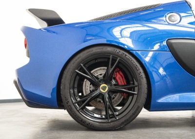 Lotus Exige Sport 350 blau Detail Reifen und Felge