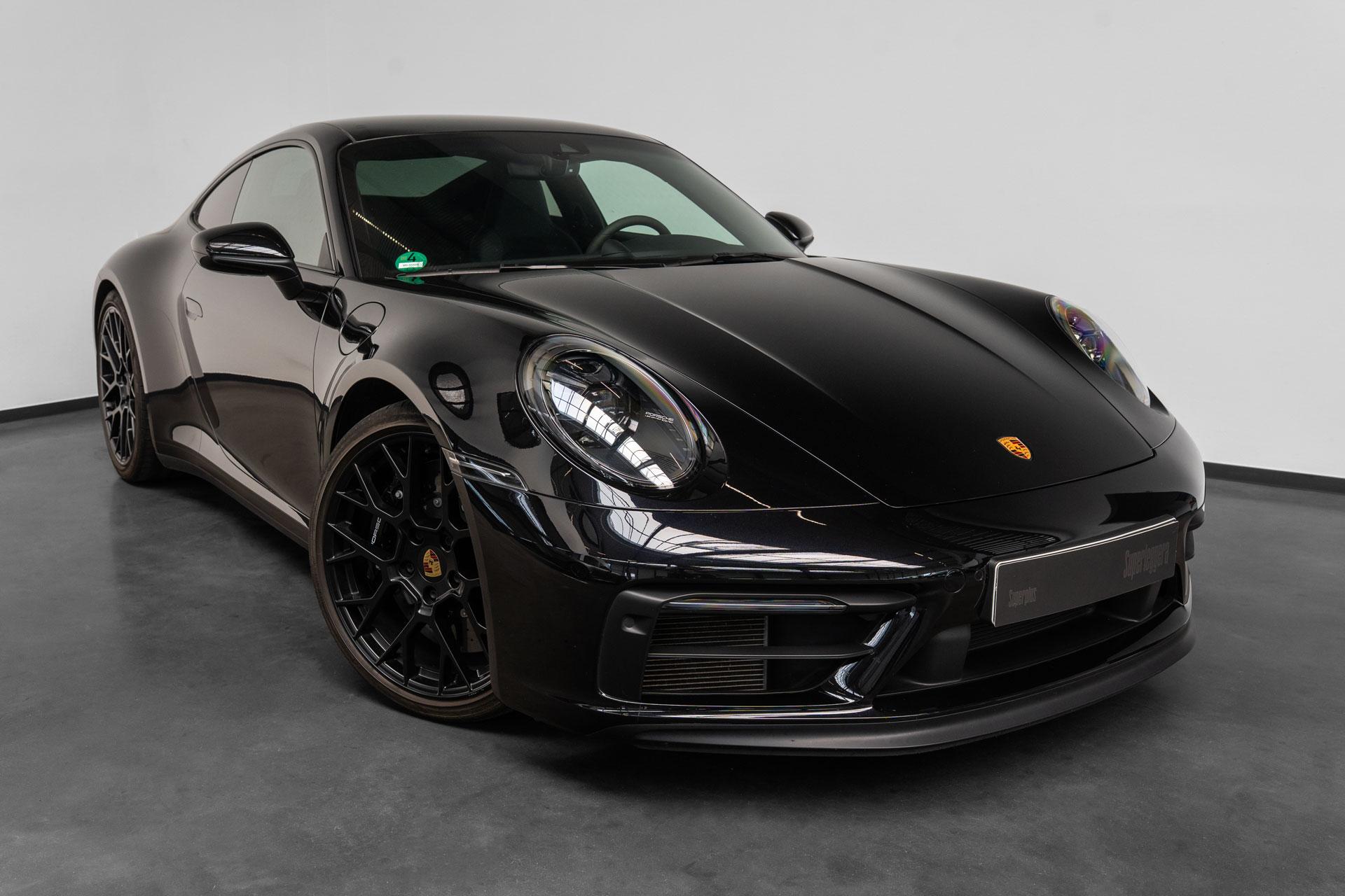 Porsche 992 Carrera 4 GTS